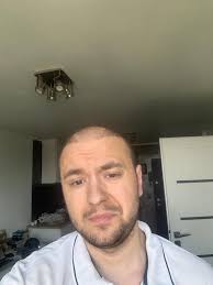 Вот не доверяю я лысым. Если свои волосы не жалеют то человека и подавно 👿