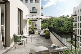 Alle Eigentumswohnungen Verfugen Uber Einen Staatlichen Balkon Eine Terrasse Oder Einen Privatgarten Daruber Hin Penthouse Wohnung Penthouse Eigentumswohnung