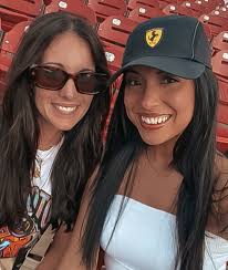 Laura Driskell's Instagram, Twitter & Facebook