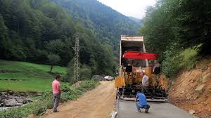 Yeşil yol projesi proje kapsamında çamlıhemşin'in yukarı kavron ve samistsal yaylalarındaki bölümü, yerel halk ve çevrecilerin eylemleri sonucu 2015 yazında durdurulmuştu. Dokap Baskani Yesil Yol Projesi 2018 De Tamamlanacak Yeni Emlak