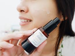 Sebaiknya, noda bekas jerawat tidak disamarkan dengan bedak atau foundation saja, tetapi carilah cara untuk menghilangkan noda bekas jerawat dengan cepat, seperti menggunakan salah satu dari beberapa merk masker untuk menghilangkan bekas jerawat yang direkomendasikan oleh kamini ini. Bekas Jerawat Memudar Dengan Erha Truwhite Activator C Serum Dan Day Cream Sprinkle Of Rain