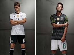 Die dfb trikots waren schlicht weiß und grün in der heim und auswärtsvariante. Em 2016 Das Trikot Von Deutschland Fur Die Europameisterschaft In Frankreich Fussball Em