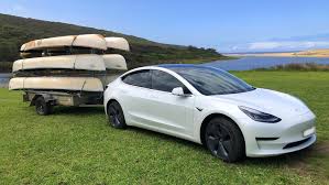 Model y biedt zitplaatsen voor 5 en optioneel zijn 7 zitplaatsen ook te. Can An Electric Car Tow Tesla Owner Puts His Model 3 To The Test