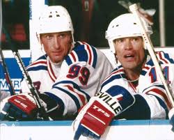 Gretzky And Messier Re United Late In Their Careers On The New York Rangers For One Last Hurrah I Find It Enjoyabl New York Rangers Wayne Gretzky Mark Messier