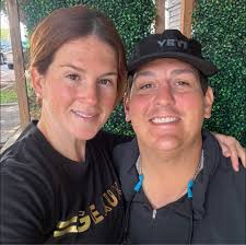 Who has large crawfish in Metairie?