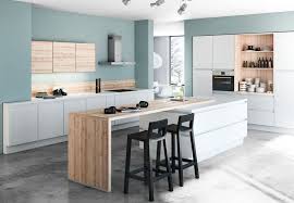 tres belle cuisine blanche et bois aux touches de bleu gris avec coin repas int aux avec belle blanche home decor kitchen kitchen design home kitchens