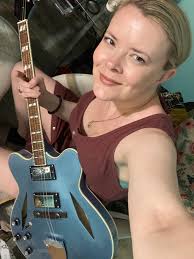 SN1007B Guitar Features and Playability