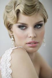 Kurze haare sind nicht gleich kurze haare. 20er Frisuren Selber Machen Mottoparty Wasserwelle Blonde Haare Perlen Feminin 20er Jahre Frisur Haar Styling Frisur Hochzeit