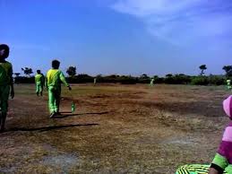 Permainan kasti merupakan salah satu permainan bola kecil dengan mengutamakan teknik dasar melempar, menangkap, memukul, serta ditambah dengan keterampilan menghindar. Permainan Rounders Tingkat Sd Youtube