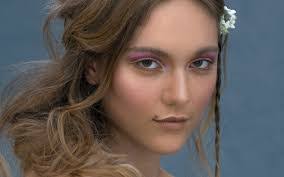 Beth Minardi's Instagram, Twitter & Facebook