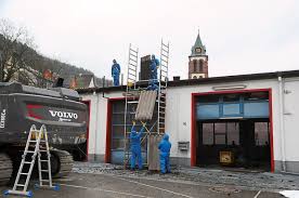 Schramberg Vorsicht Asbest In Den Dachplatten Schwarzwalder Bote Dachplatten Dach Baumaterialien