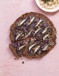 Pissaladiere Aux Sardines Pour 4 Personnes Recettes Elle A Table Recette En 2020 Pissaladiere Sardines Recette Pissaladiere