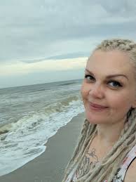 I haven't come outside in forever. I need girlfriends over 40 to do stuff  with? Where's my "bonnets by 10pm" girlies at? I'm trying to do some  karaoke or something, but I