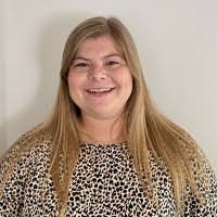 Karen Ratto's Instagram, Twitter & Facebook