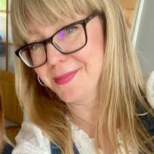 Kate Pickering's Instagram, Twitter & Facebook