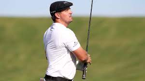 Most golfers wear rubber spikes now rather than metal, as metal spikes tend to damage the greens and can impact putting lines. Watch Bryson Dechambeau Hits Absurd 300 Yard Shot With An Iron