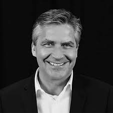 Thomas Mende's Instagram, Twitter & Facebook