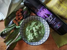 Il pesto di rucola vegano è un pesto dal sapore mediamente deciso e non richiede molto tempo per essere preparato. La Ricetta Con Pesto Di Rucola Emozioneolio
