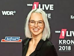 Following her win, heinzmann released her debut single my man is a mean man, which debuted straight atop the swiss. Warum Stefanie Heinzmann Uber Ein Karriereende Nachgedacht Hat