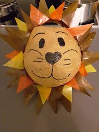 Martinslaterne Lowe Liam Kopf Aus Backpapier Und Kleister Mahne Aus Transparentpapier Martinslaterne Laternen Basteln Lowe Basteln