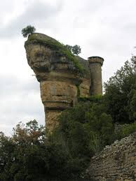 Un Nid D Aigle Dans La Vallee Des Vautours Le Chateau De Peyrelade