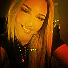 Alisa Ng's Instagram, Twitter & Facebook