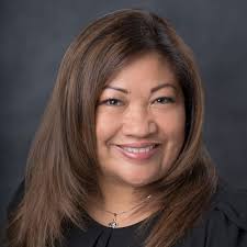 Stacey Vinoray (@staceybmaui)