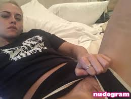 Kristen Stewart reveal sideboob