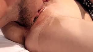 لحس الكس الساخن والنشوة القوية - فيديو عالي الدقة - TUBEV.SEX