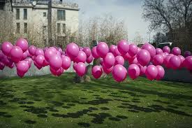 Backyard Balloon Decoration Ideas For Birthday Party At Home Balloon Garden Using Golf Tees To Pin Them Down To The Grass Bjl Party Hacks Kids Party Party Decorations