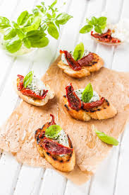 Toasts De Ricotta Basilic Et Tomates Sechees Recette Recettes De Cuisine Tomates Sechees Ricotta