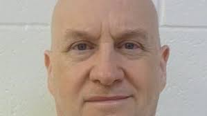 The crimes of Grant Hardin, a former police chief turned prison escapee,  were the subject of a 2023 documentary. Here's how to watch it. See link  below ⬇️ bit.ly/4krvHiA