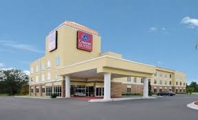 The Comfort Suites Hotel In Brunswick Georgia Is Located Off Interstate 95 And Highway 17 This Comfort Suites Hotel Is Ideally Sit Hotel Suites Golden Isles