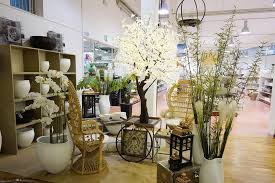 Le piante da interni donano colore e luce agli spazi interni e creano un'allegra e rilassante atmosfera in ogni casa, inoltre sono molto utili per regolare il l'assortimento di piante da interni in vendita online che bakker ti offre è molto vasto e comprende diverse varietà di piante facili da coltivare in casa. Piante E Fiori Artificiali Da F Lli Di Nino Ingrosso Articoli Per La Decorazione E Fioristi F Lli Di Nino