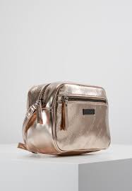 Check spelling or type a new query. Superdry Delwen Crossbody Umhangetasche Rose Gold Rosegoldfarben Zalando De