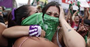Participar de manera tranquila y organizada, y pedirles de no dejarse llevar de las emociones políticas. Y3glr Q 4 Pogm