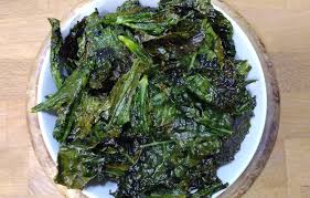 Chips Di Cavolo Nero Una Presa Di Sale