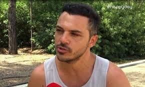 Σε φυλακή των ηπα βρέθηκε ο κώστας δόξας κατά την επίσκεψή του στη χώρα Kwstas Do3as Deixnei To Shmadi Sto Xeri Toy Kai Apokalyptei Ti Toy Exei Symbei Video Gossip Tv Gr