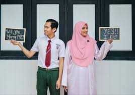 Dia tinggal sorang kat rumah sewa. Gambar Muridku Suamiku Cikguku Isteriku Anak Murid Kahwini Cikgu Fizik Dah Kahwin Dua Minggu Sweetnya Media Hiburan