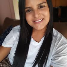 Cada movimiento de una gigante grúa RTG en APM Terminals Moín requiere  precisión, concentración y pasión por lo que se hace. Shirley Pizarro,  vecina de Limón, combina todo eso cada día. Demuestra