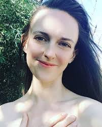 Amanda Congdon's Instagram, Twitter & Facebook