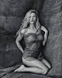 Katheryn Winnick Unsigned 8x10 Photo (88)