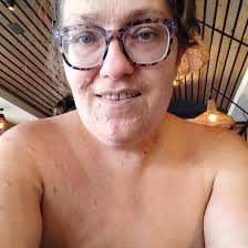 Why do these pages share this photo without identifying the individuals?  It's clearly Kendall Jones and Hannah Barron. If they don't know, why  support those fake pages?