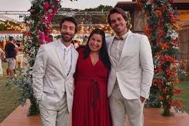 Paulo gustavo em míkonos com o marido, mônica martelli e susana garcia. Ator Justifica Casamento Gay Sem Beijo No Filme Minha Mae E Uma Peca 3 Gzh