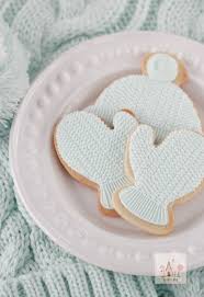 This is, hands down, my favorite royal icing. Video How To Pipe Royal Icing Cable Knit Mitten Cookies Sweetopia