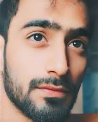 हजार गम मेरी फितरत नही बदल सकते.. क्या करू मुझे आदत मुस्कुराने की है.💯