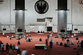 اَللّهُمَّ لَكَ صُمْتُ وَبِكَ آمَنْتُ وَعَلَى رِزْقِكَ أَفْطَرْتُ بِرَحْمَتِكَ يَا artinya: Bacaan Doa Niat Puasa Dan Doa Buka Puasa Ramadan