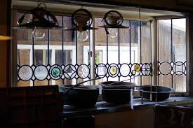 透明ガラス以外はアンティークステンドグラスの端材を使用 アンティークハウス ポートベロさん アンティーク ステンド グラス アンティークハウス ガラスの部屋