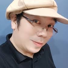 Wanda Schulz's Instagram, Twitter & Facebook