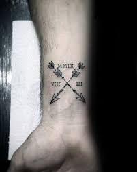 Wrist Distinctive Male Small Arrow Tattoo Designs Small Tattoo Tattoos Tatuaje Pequeno Tatuajes Arrow Tattoo Design Mens Arrow Tattoo Small Arrow Tattoos